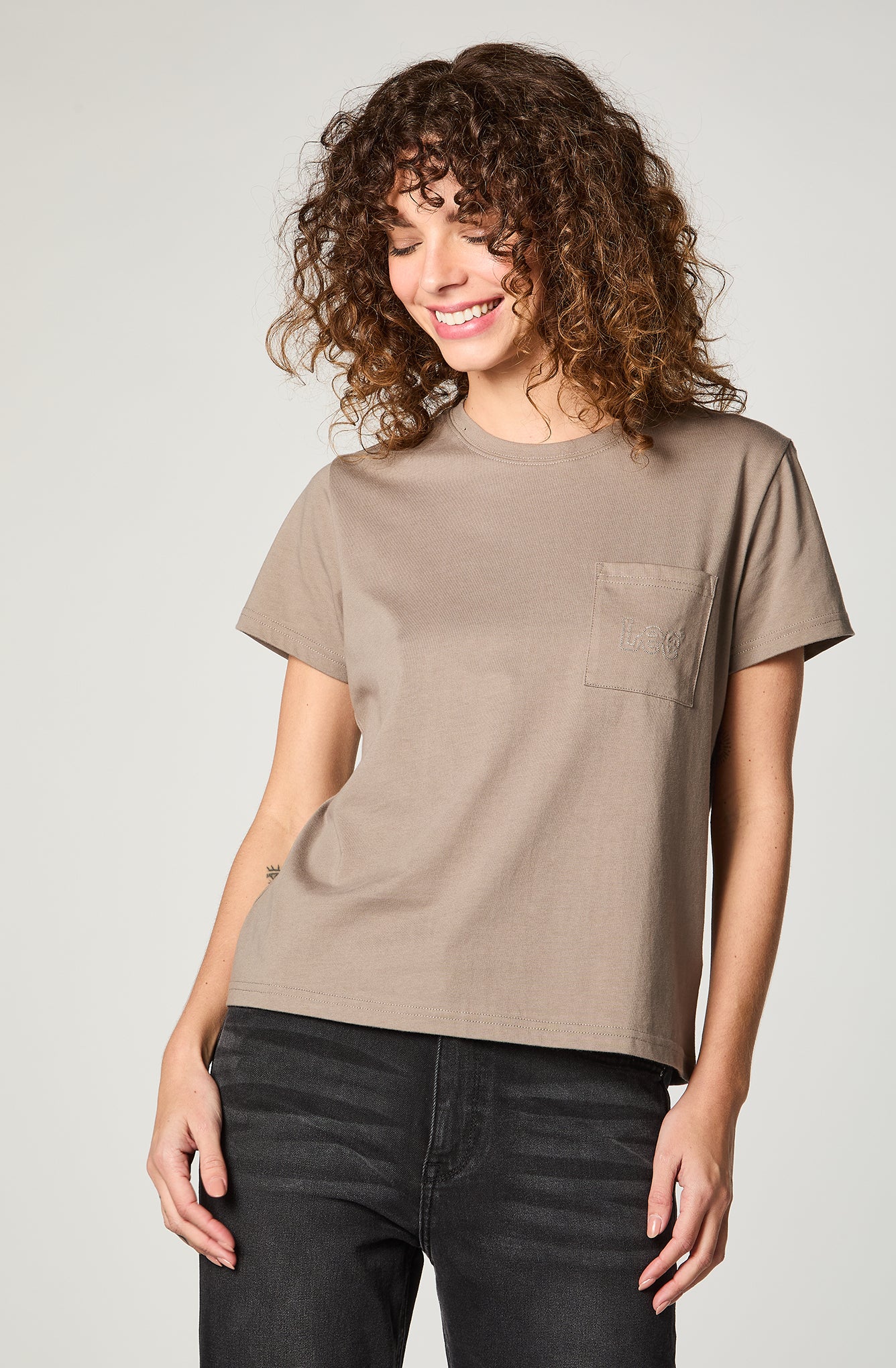 Polera Mujer One Pocket Embroidery Café