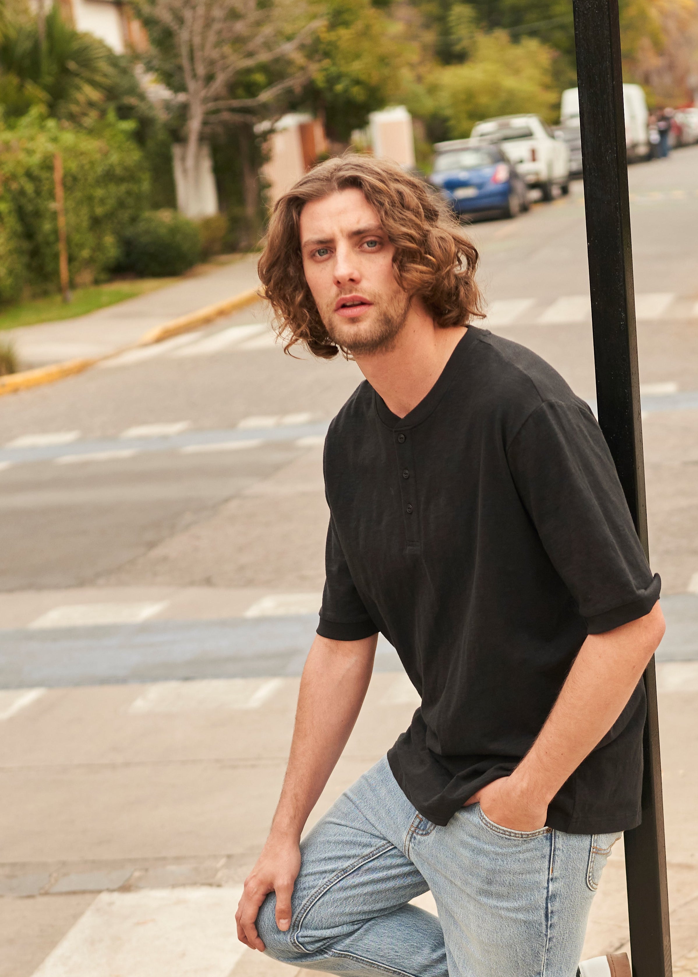 Polera Hombre Henley Regular Fit Negro