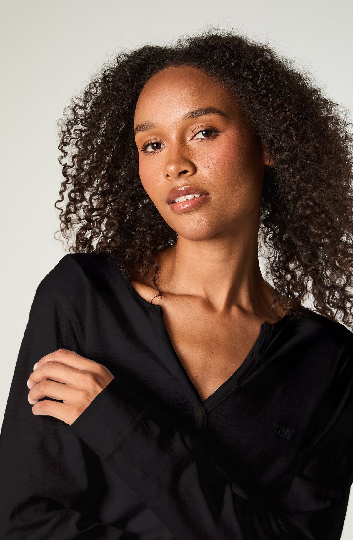Polera ML Mujer Regular Negro Henley