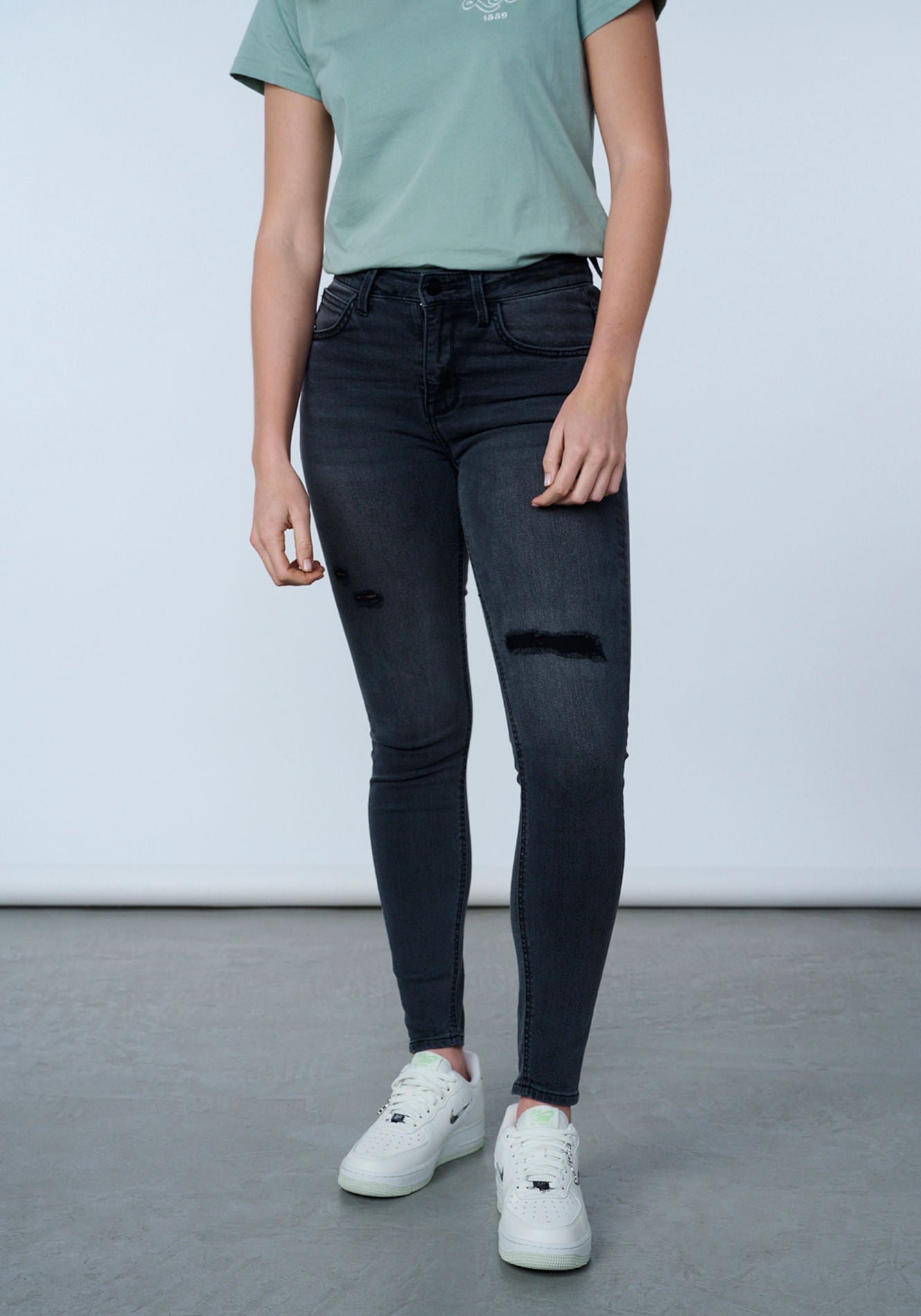 Jeans Tiro Alto Scarlett High Skinny Fit Black