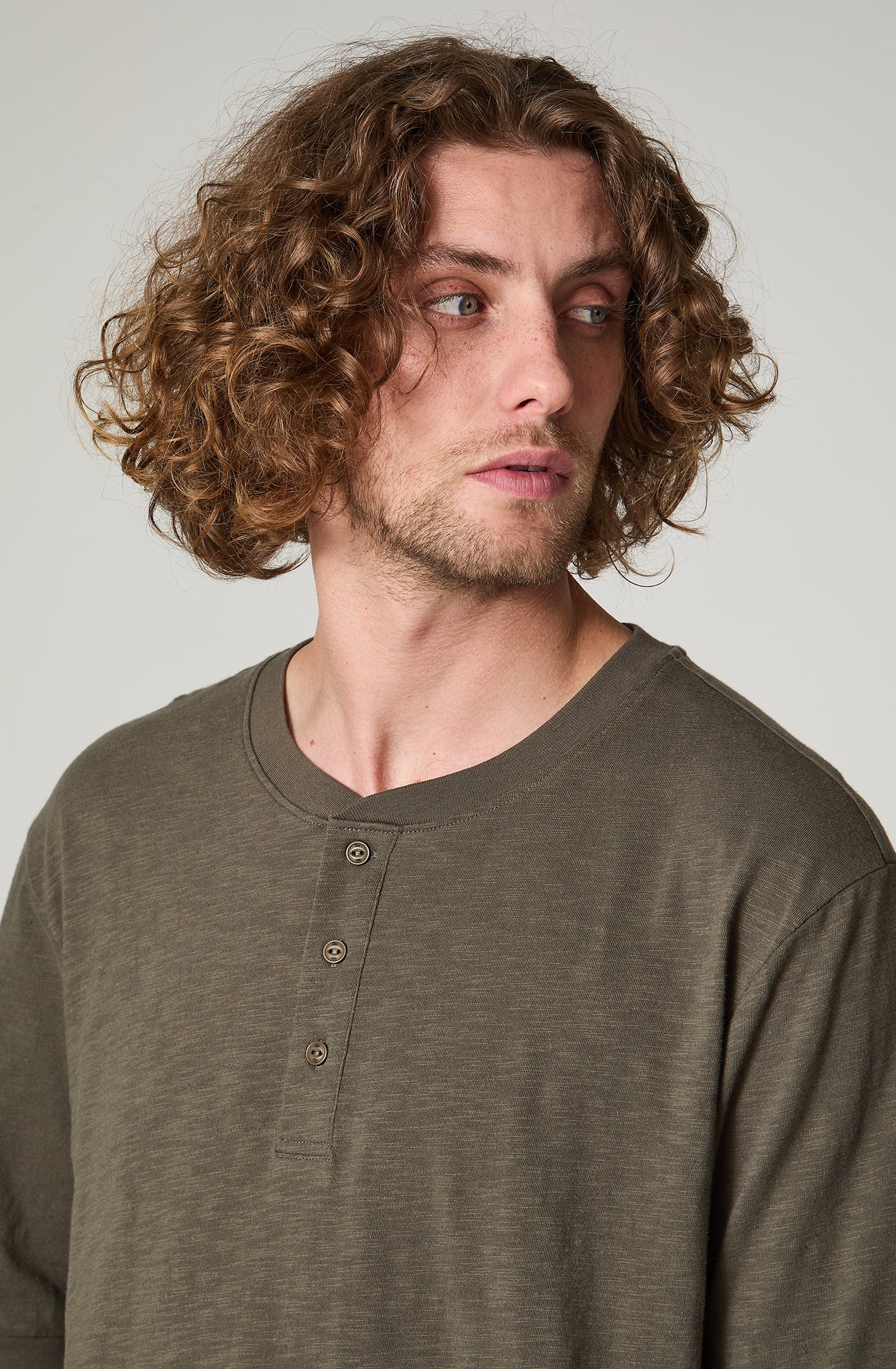 Polera Hombre Henley Regular Fit Verde