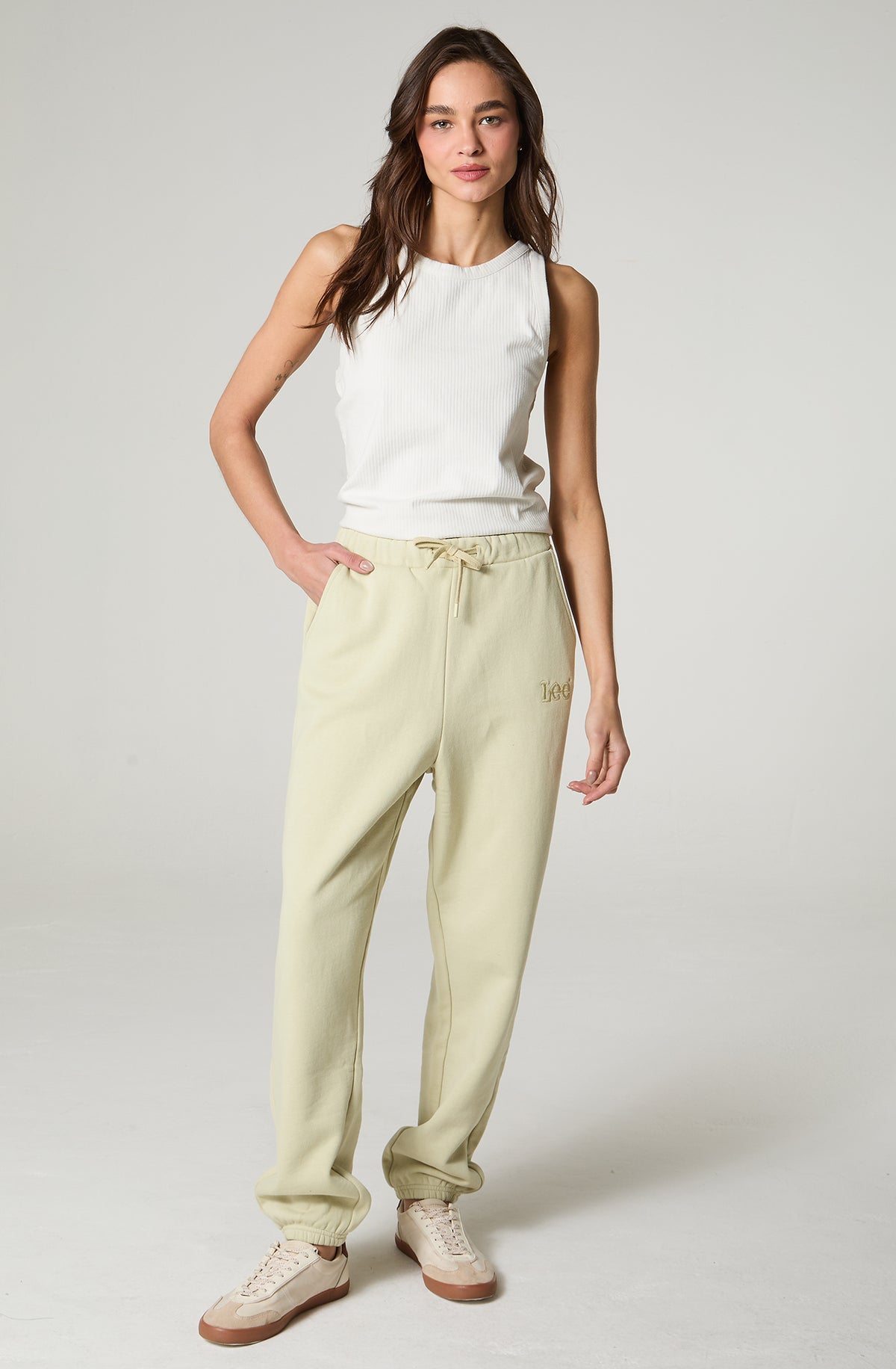 Buzo Mujer Jogger Pale Khaki