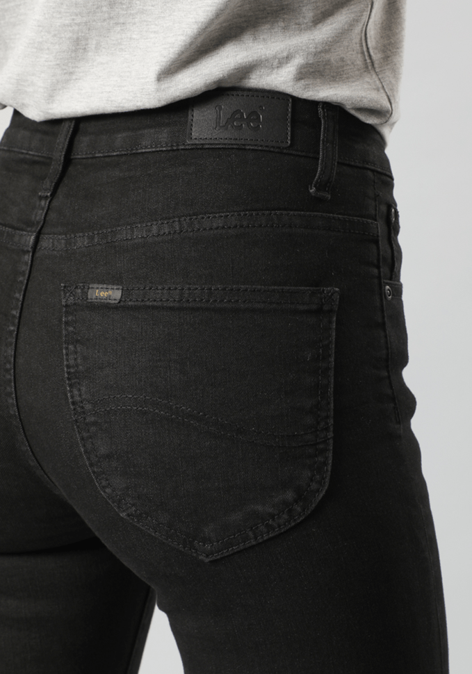 Jeans Mujer Tiro Alto Breese Flare Fit Black Rinse II