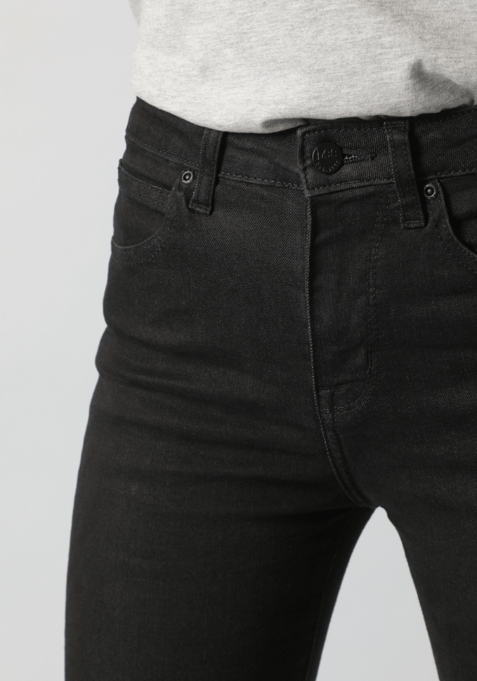 Jeans Mujer Tiro Alto Breese Flare Fit Black Rinse II
