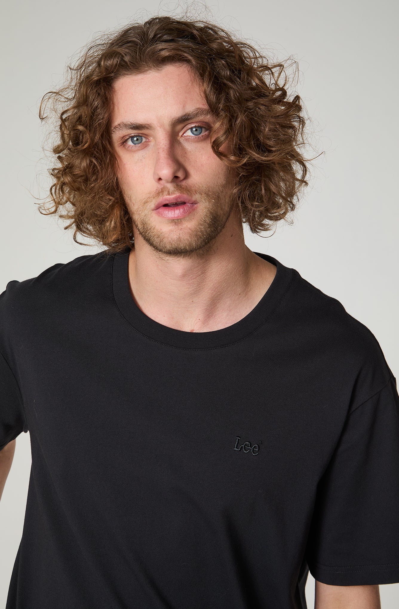 Polera Hombre Regular Fit Bordado Negro