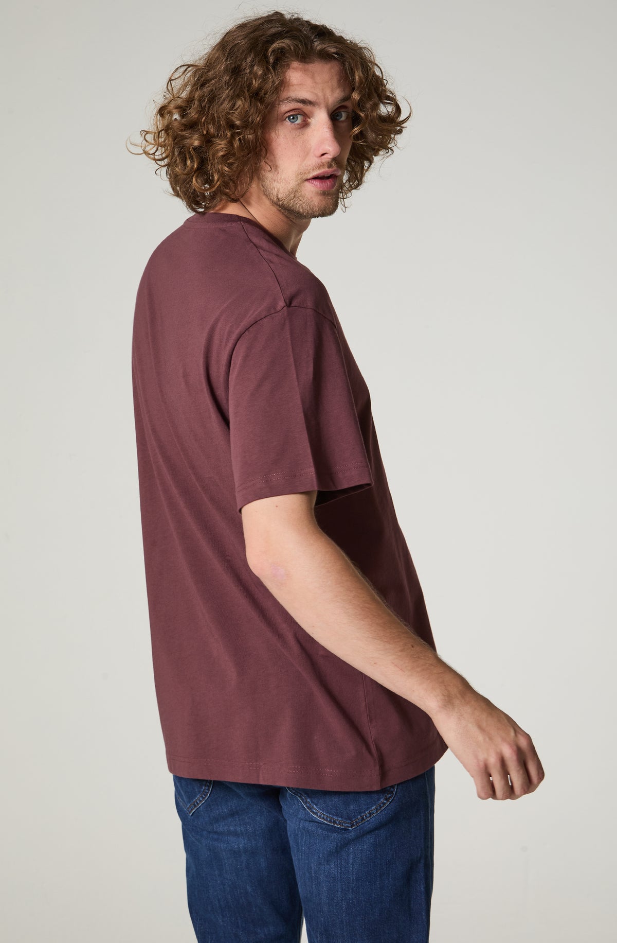Polera Hombre Cuello Redondo Manga Corta Regular Fit Burdeo