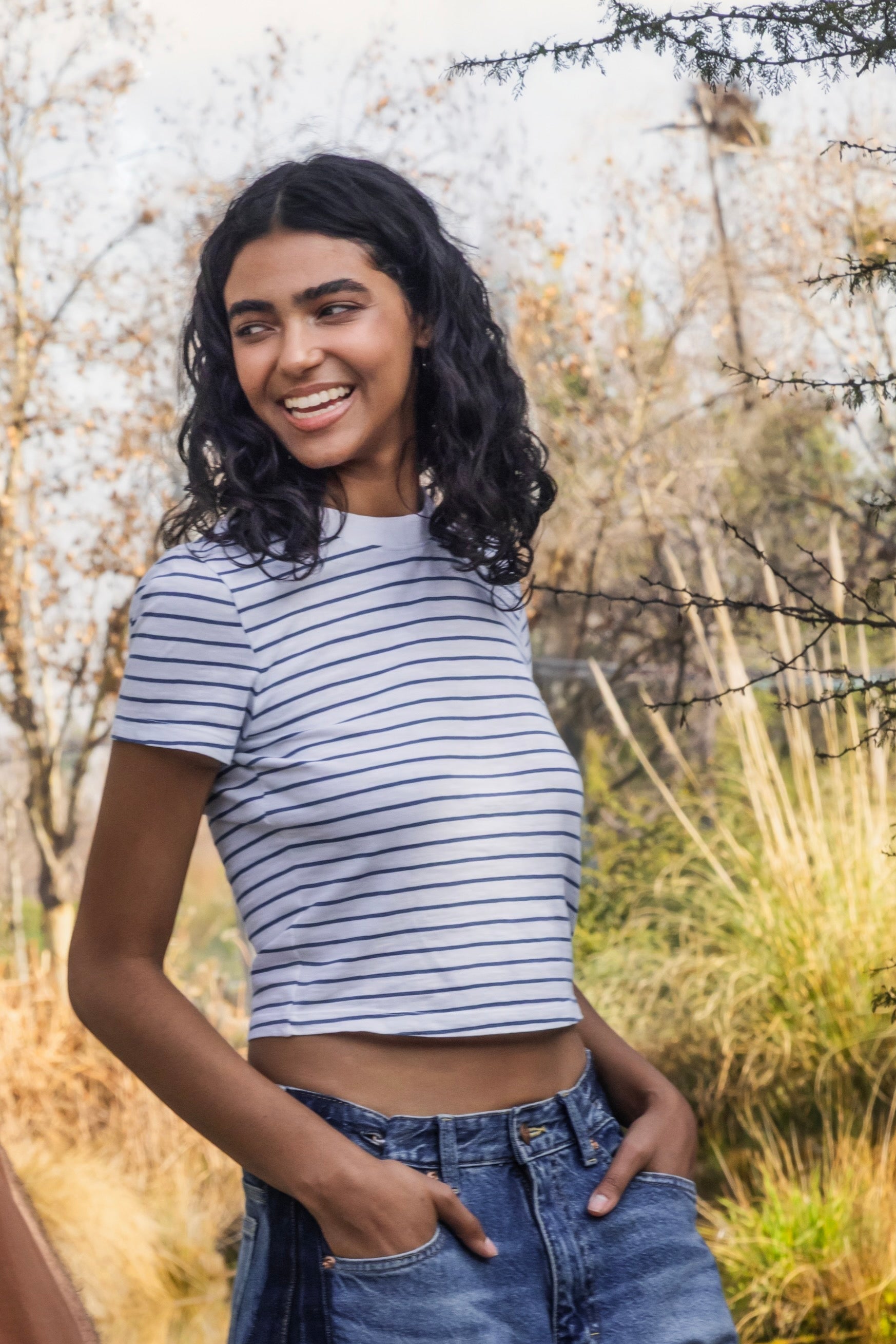 Polera Mujer Cropped Tee White Indigo Stripe