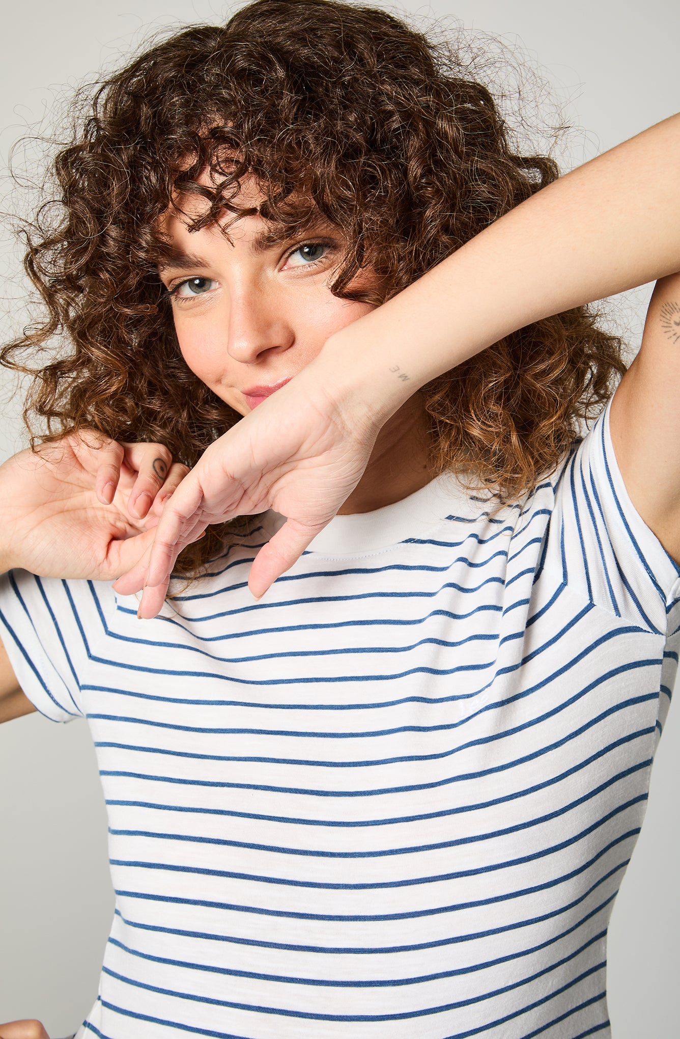 Polera Mujer Cropped Tee White Indigo Stripe