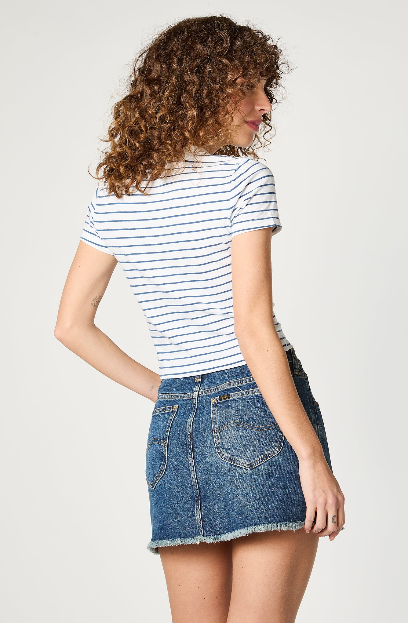 Polera Mujer Cropped Tee White Indigo Stripe