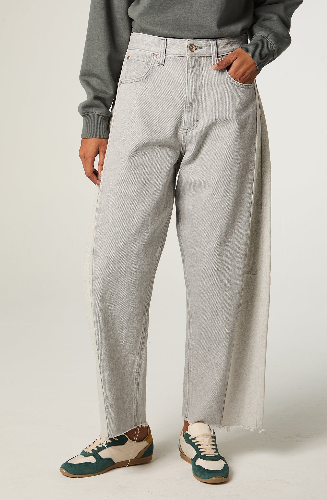 Jeans Mujer Barrel Gris Mr Loose