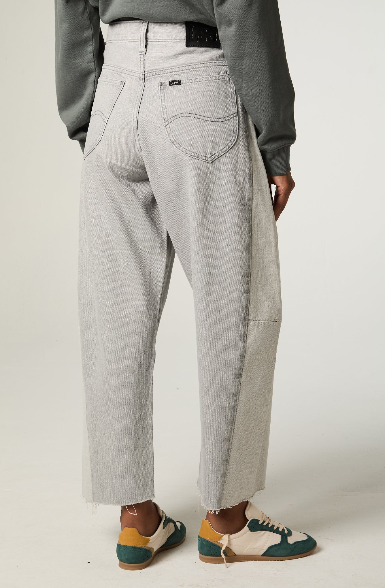 Jeans Mujer Barrel Gris Mr Loose