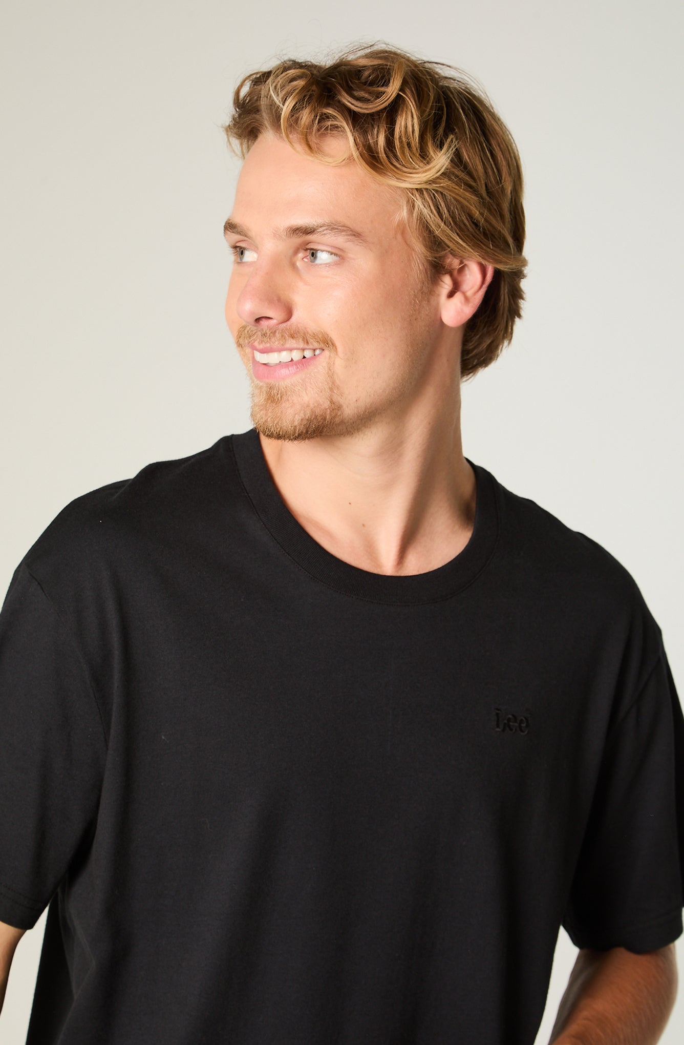 Polera Mc Hombre Regular Negro Bordado