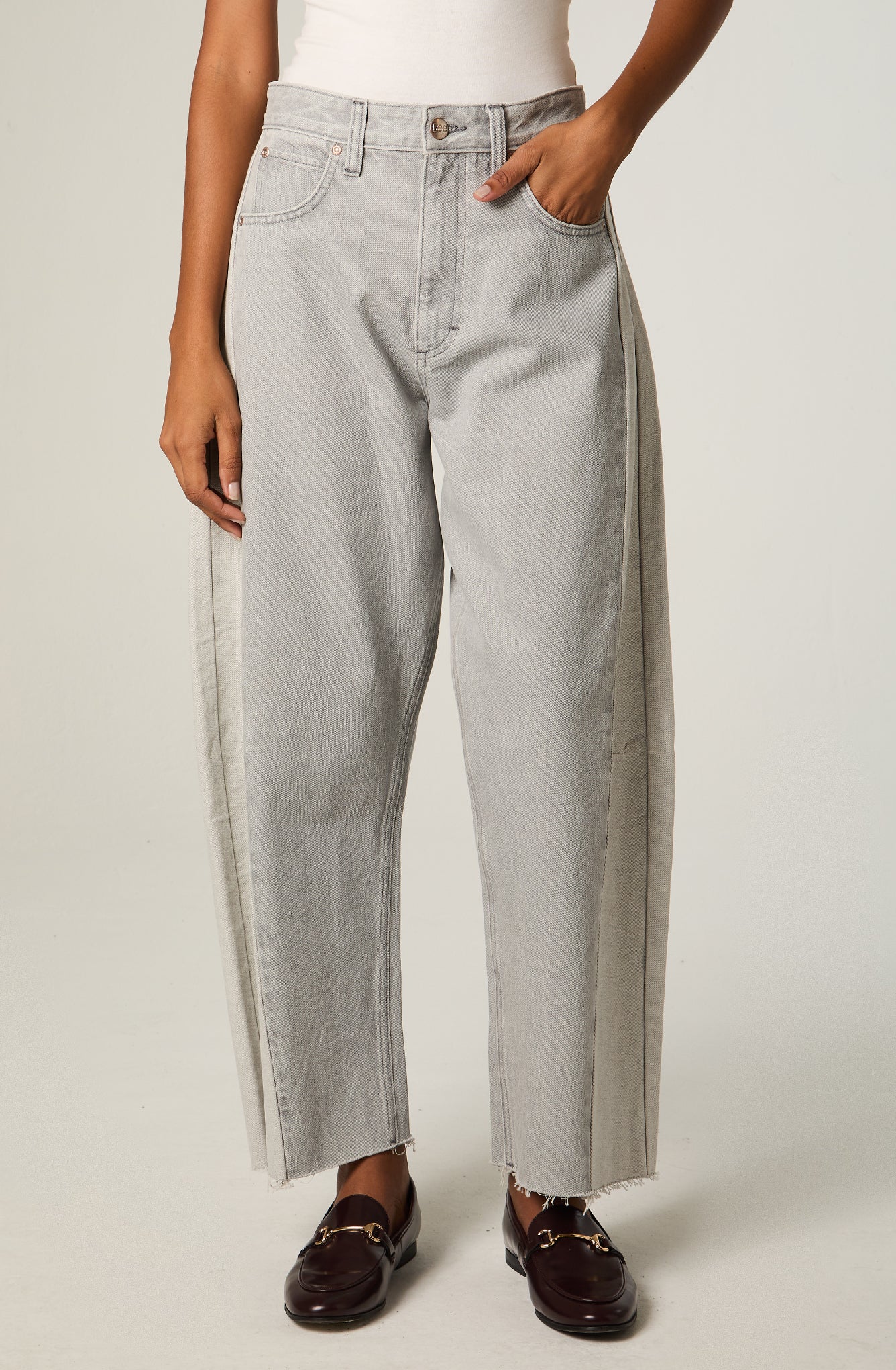 Jeans Mujer Barrel Gris Mr Loose