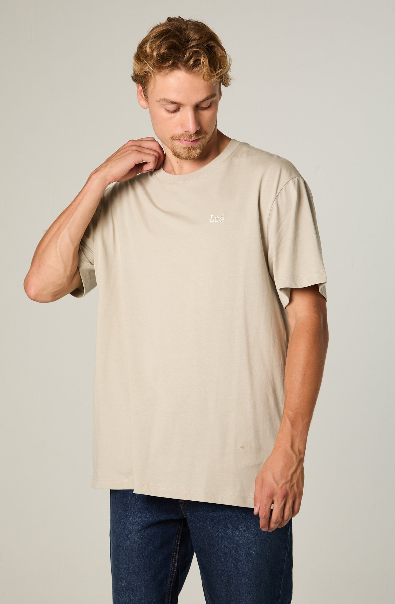 Polera Mc Hombre Regular Beige Bordado
