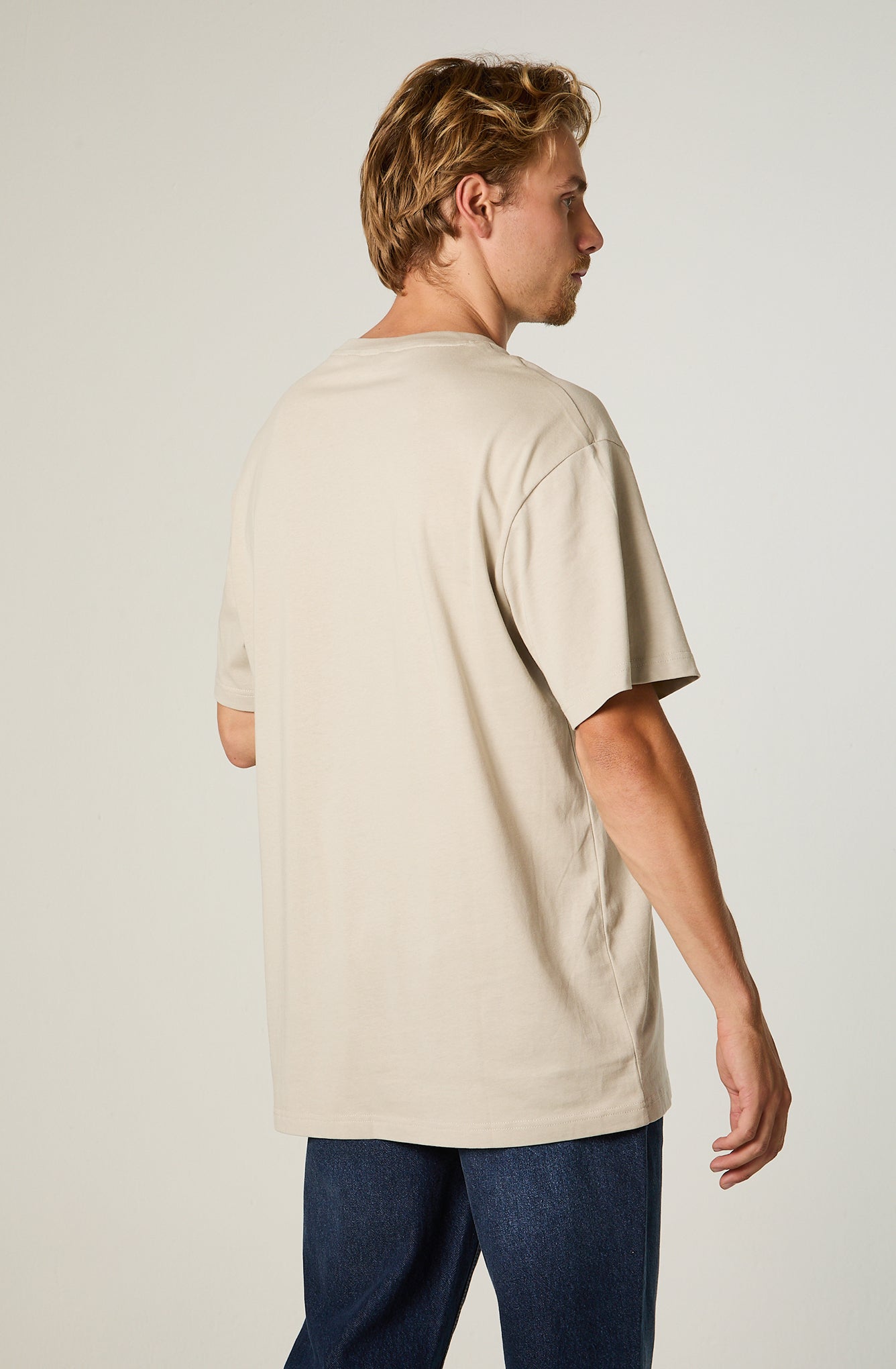Polera Mc Hombre Regular Beige Bordado