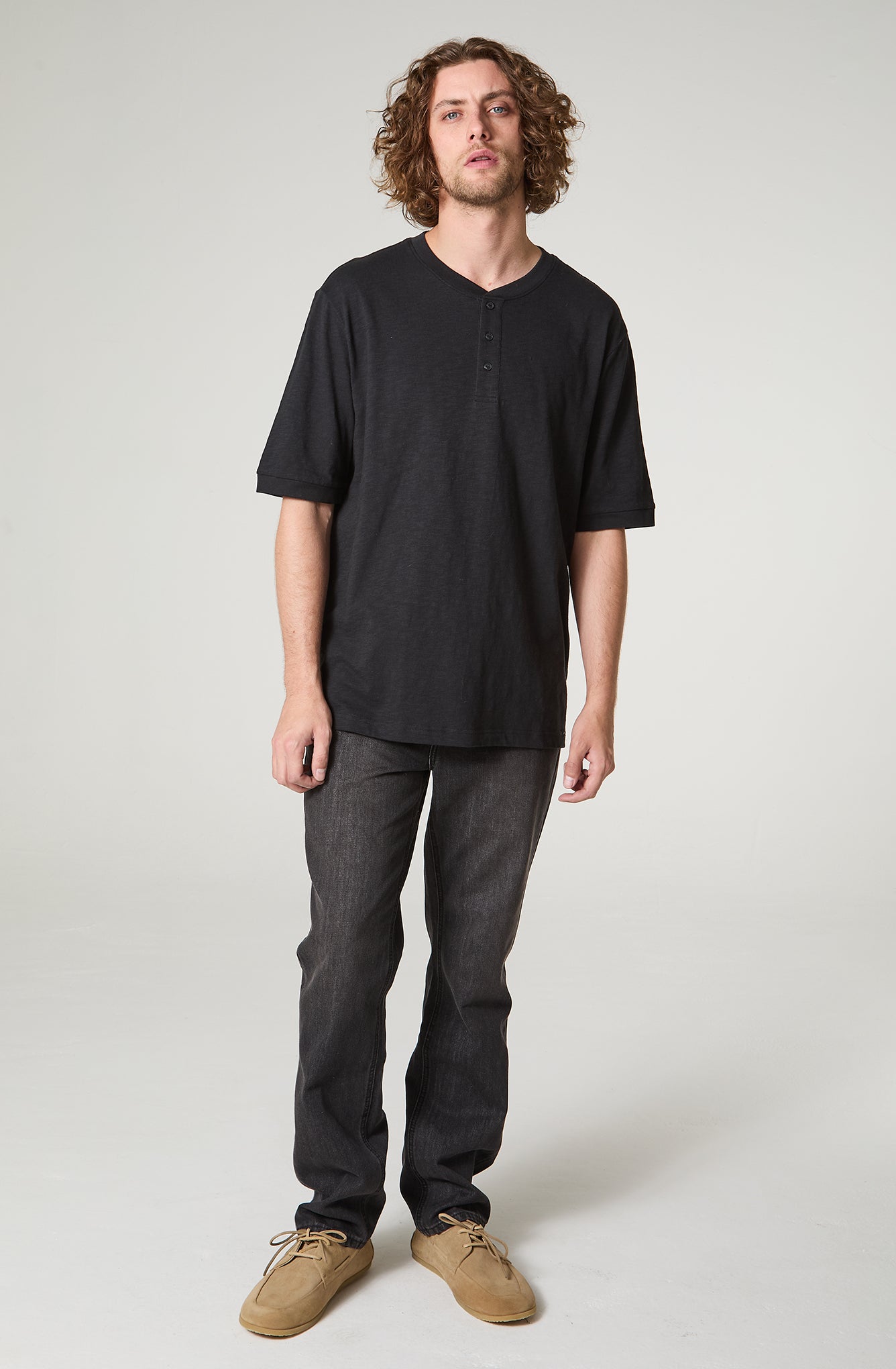 Polera Hombre Henley Regular Fit Negro