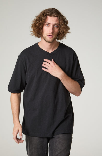 Polera Hombre Henley Regular Fit Negro