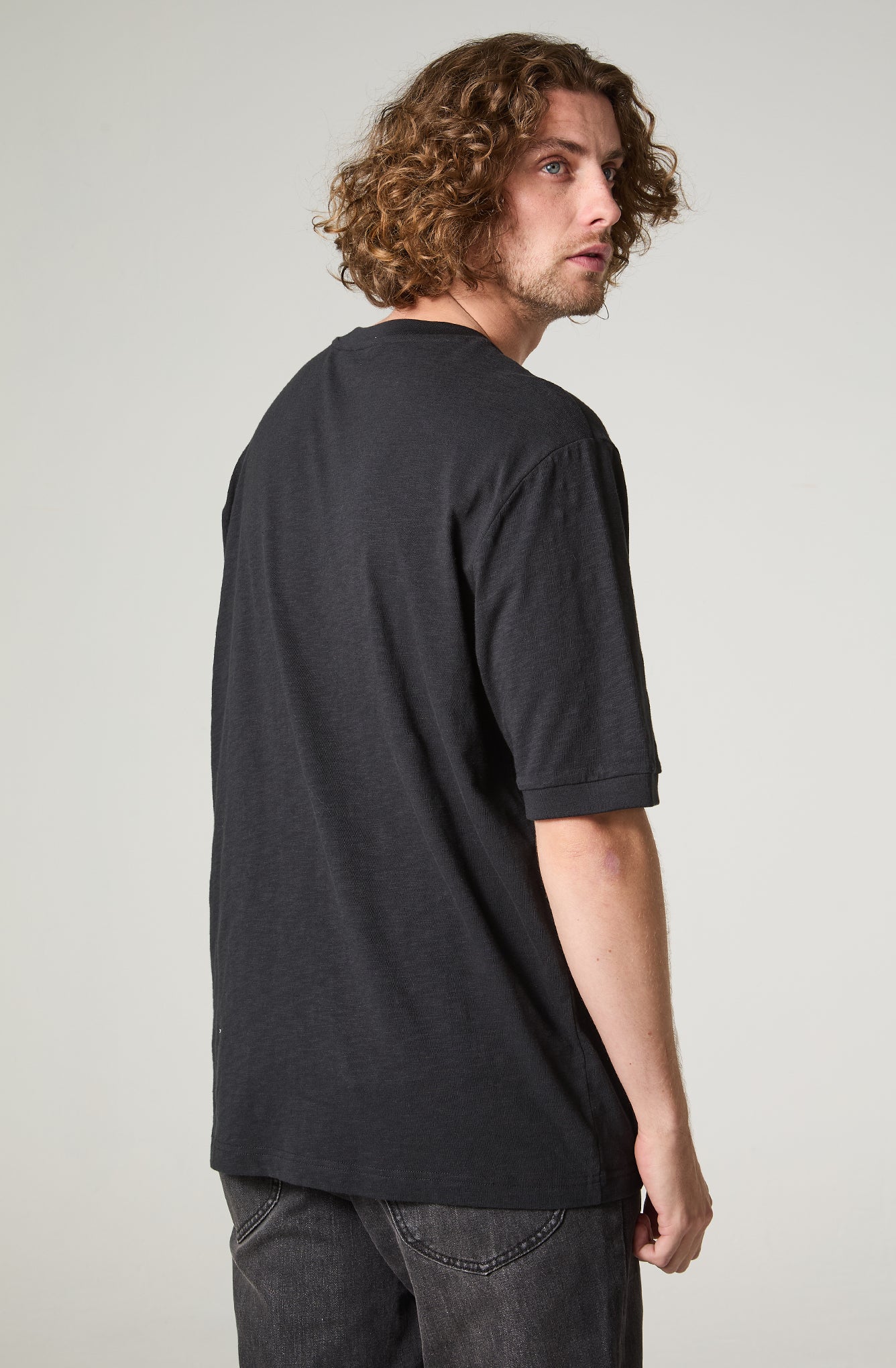 Polera Hombre Henley Regular Fit Negro
