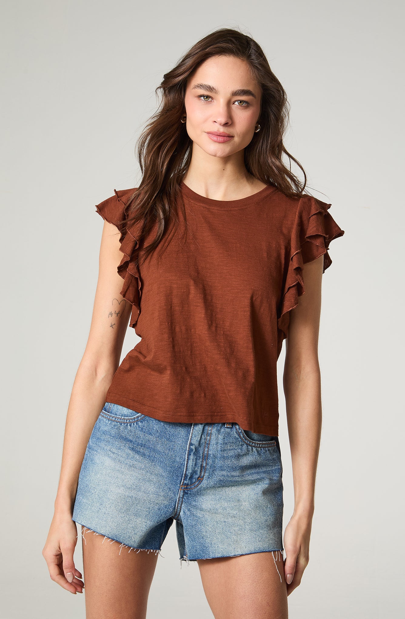 Polera Mujer Con Vuelos Regular Fit Café