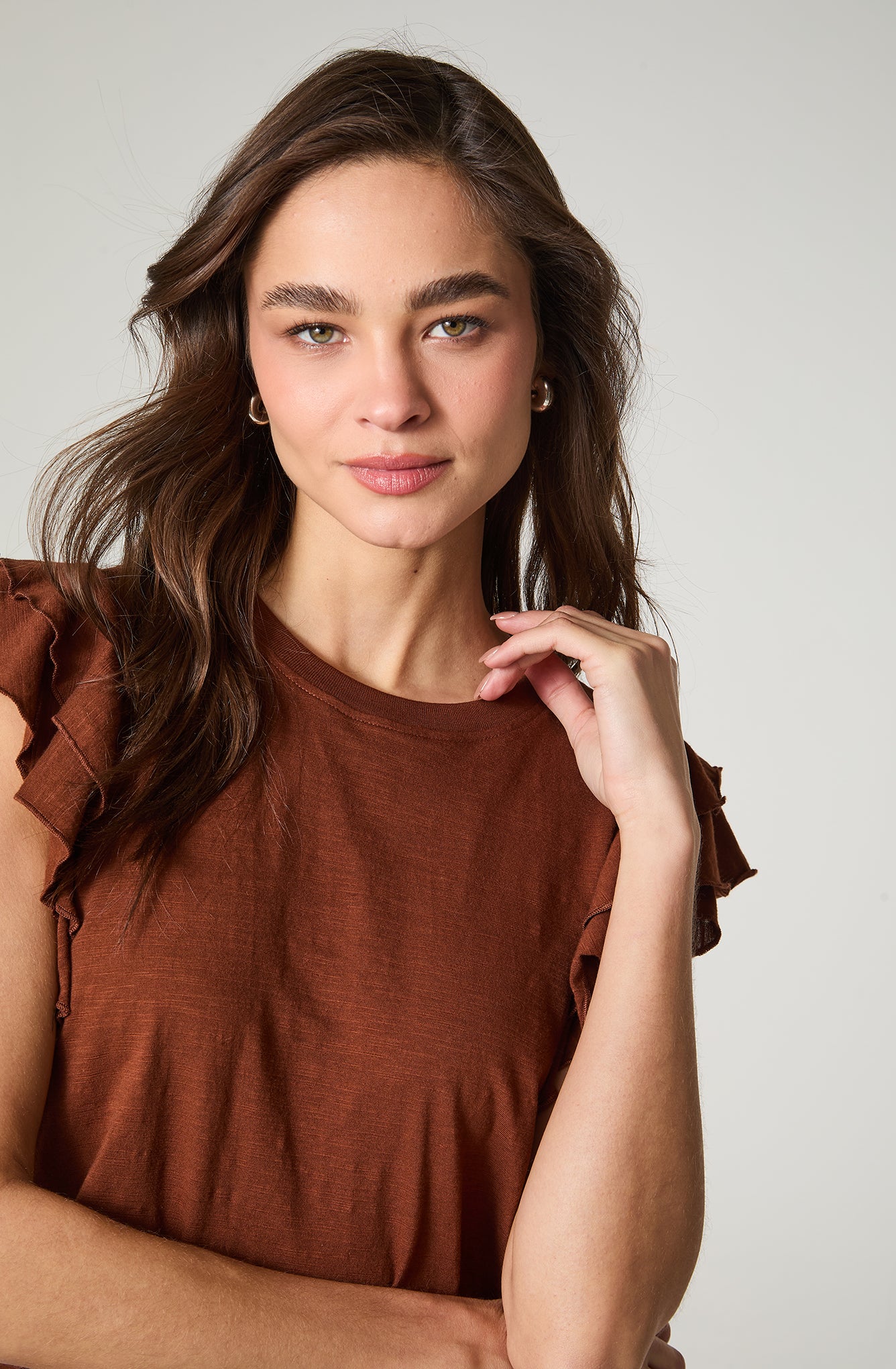 Polera Mujer Con Vuelos Regular Fit Café
